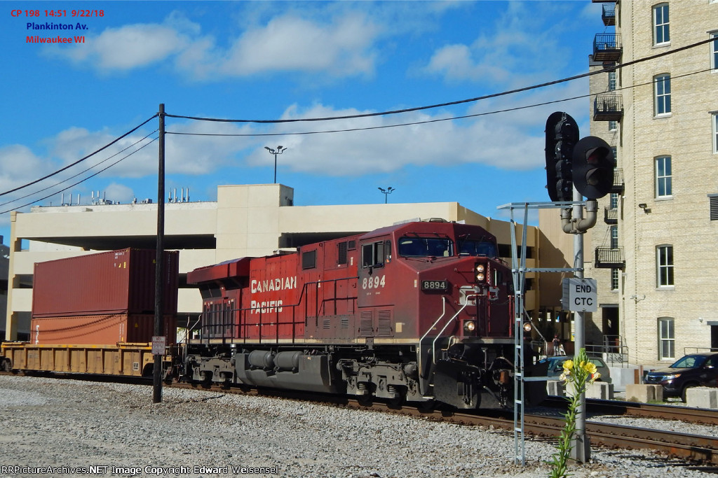 Intermodal 198 between a pole and a signal